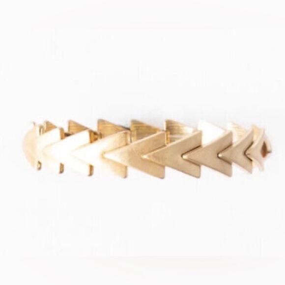 New Plunder “Dixie” Matte Gold Triangle Bracelet (6.5”) - Picture 3 of 5